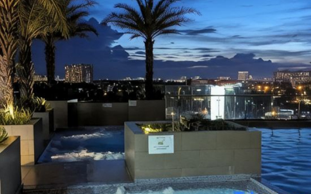 Nice view,modern decor, netflix, movie projector – Pool – Ho Chi Minh City