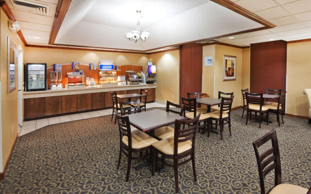 Holiday Inn Express & Suites Lebanon by IHG