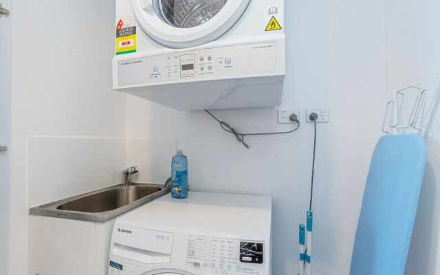 KOZYGURU BRISBANE ONE 1Bed APT Parking