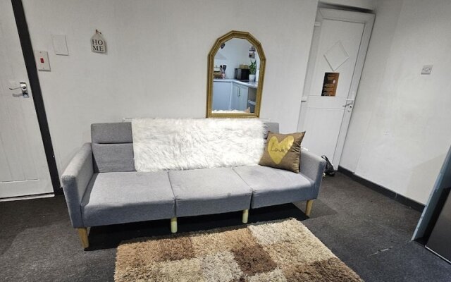 Beautiful En-suite Studio in Leeds -lower Floor