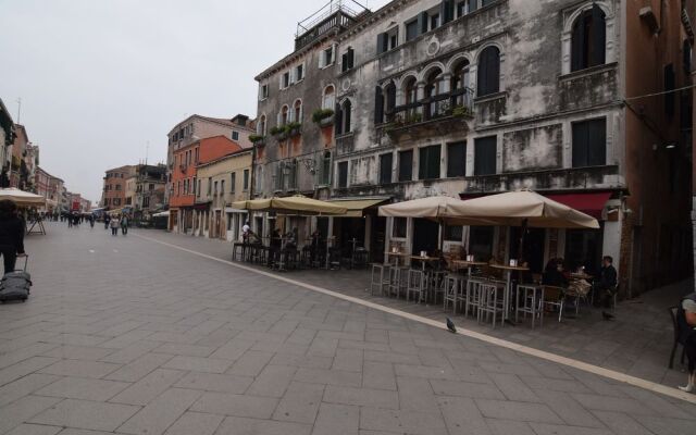 Calle Zan 1585B