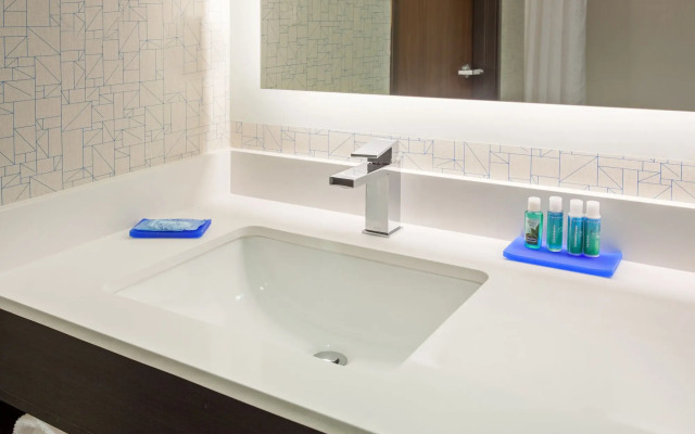 Holiday Inn Express Hotel & Suites Oakland-Airport by IHG