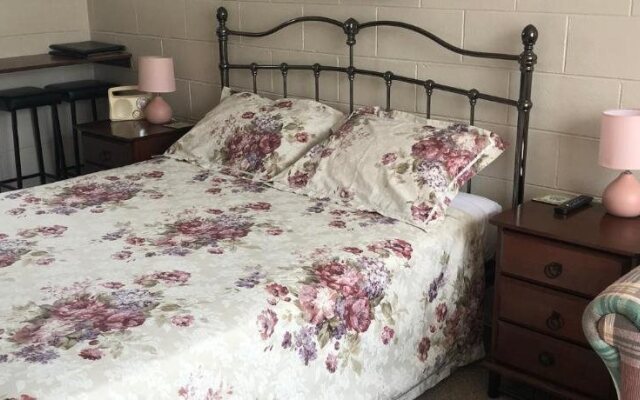 Alpine Country Motel