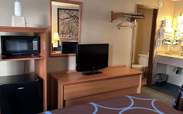 Super 8 by Wyndham Vancouver East