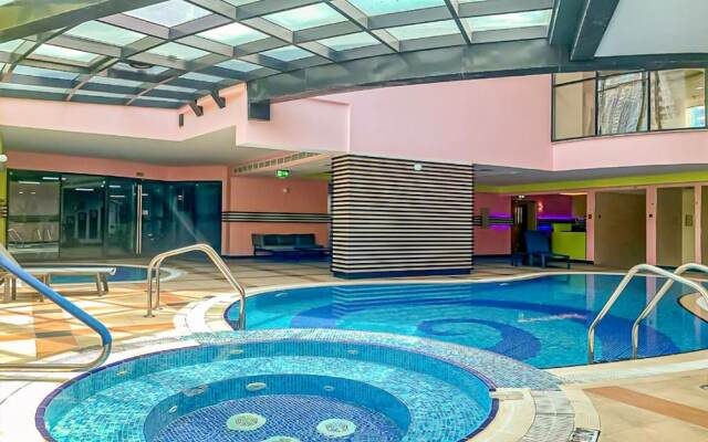 Budget 1BR Apt in Marina  -Time