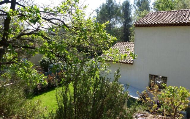 Cabane dans les arbres "La Kaz aux Cigales"
