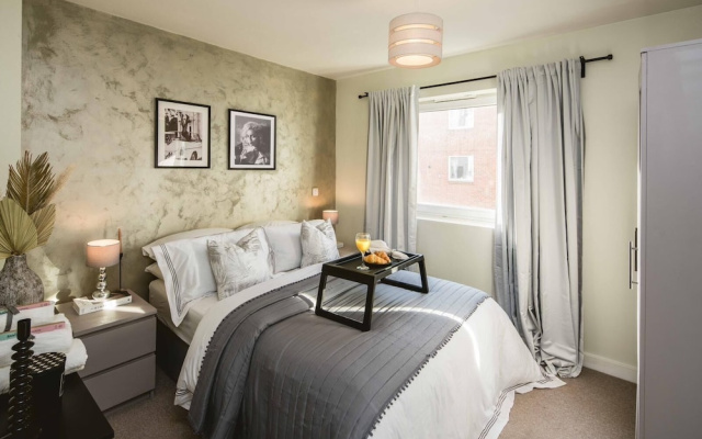 Luxe Living in a 2-bedroom Canary Wharf Haven