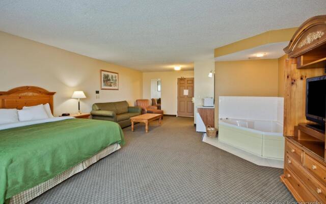 Country Inn & Suites by Radisson, Grinnell, IA