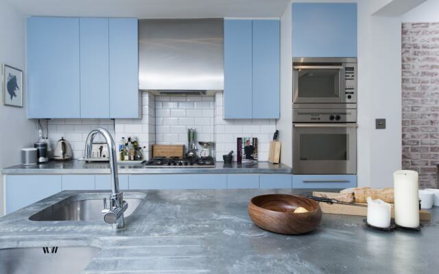 Stylish and Spacious 2BR House in Hammersmith