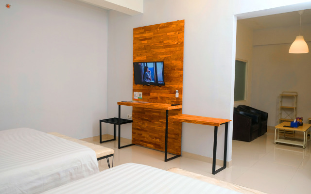 De La Charis Hotel by Waringin Hospitality