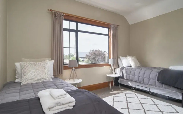 159 Yaldhurst Road Guest House