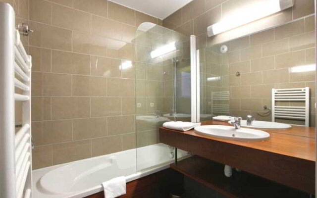 Lagrange Prestige, Le Pic De Lours