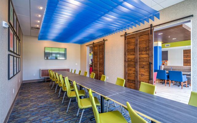 Holiday Inn Express & Suites Reedsville - State Coll Area by IHG