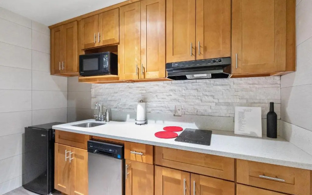 Le Blanc Inn & Suites