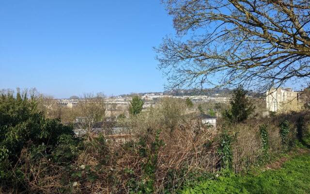 Captivating 1-bed Apartment in Bath With Parking