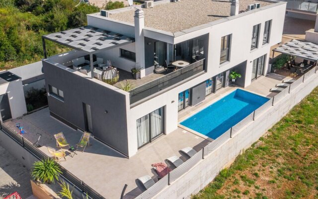 Beautiful Home in Pula With Outdoor Swimming Pool, Wifi and 7 Bedrooms