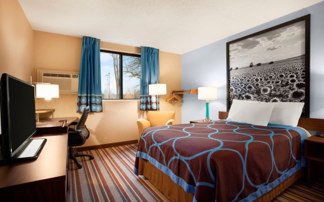 Super 8 by Wyndham Pittsburg KS