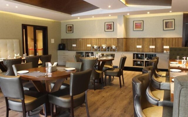 Oyo Premium Naini Lake Nainital