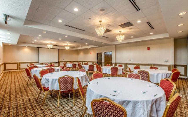 Country Inn & Suites by Radisson, Muskegon, MI