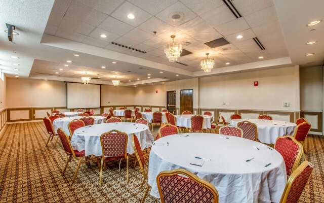 Country Inn & Suites by Radisson, Muskegon, MI