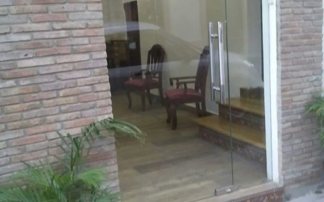 Class Colonial Aparta Hotel