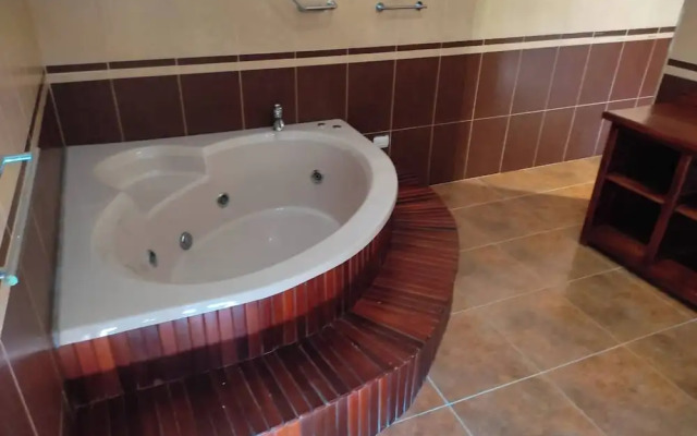 Natural Pool Villa Perfect for Families