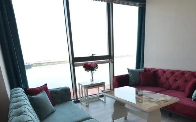 Marina Green Suit - Residence