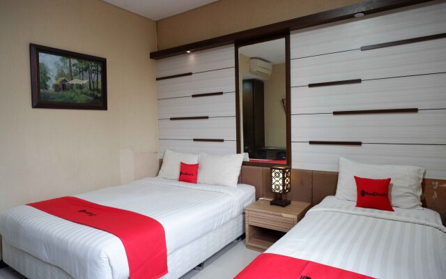 RedDoorz Plus Syariah near Laweyan Solo