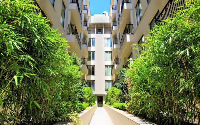 Grand Aras Hotel & Suites