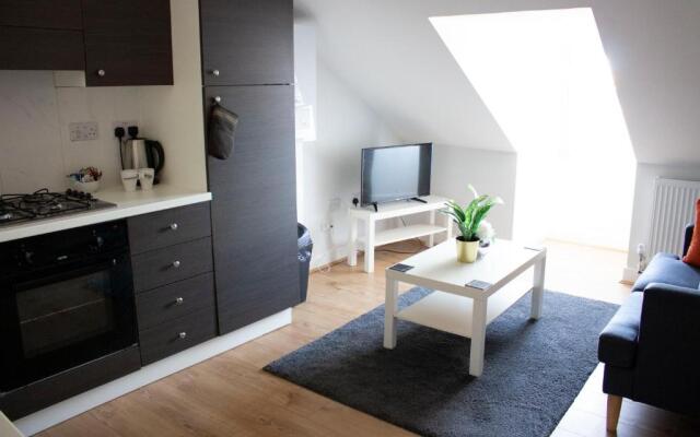 Town Centre Apartment with FREE Parking