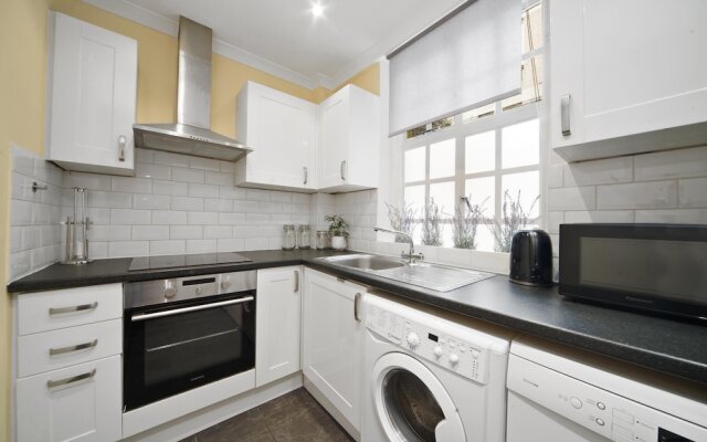 Kensington High Street Comfortable Serviced Apartment