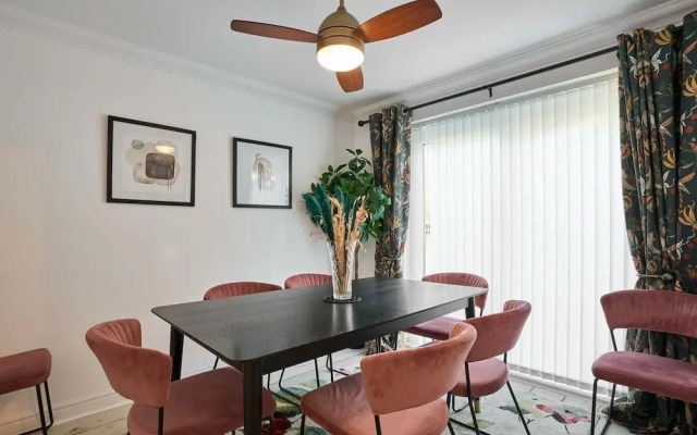 Host Stay Snowdrop Crescent I