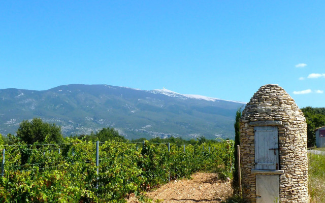 Provencal holiday home with private terrace, Bédoin