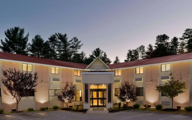 White Lake Inn & Tavern