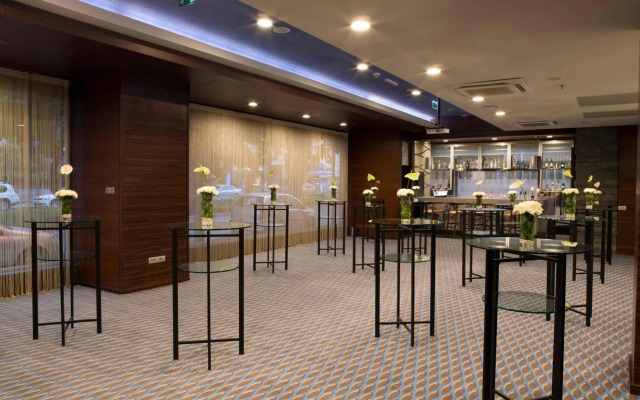 Renaissance Izmir Hotel