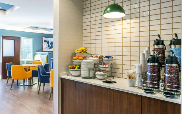 Comfort Suites Kelowna