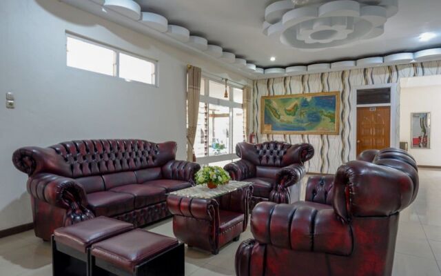 RedDoorz Plus @ Alam Raya Hotel