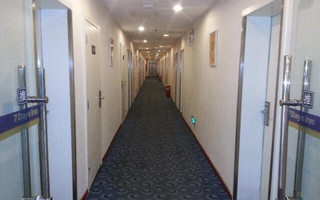 7 Days Inn Wuhan Wuchang Railway Station Square Branch