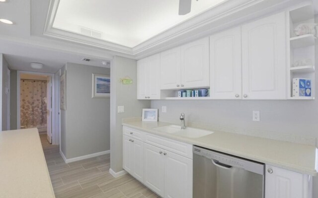 Ideal Beachfront Condo With Pool and two Balconies