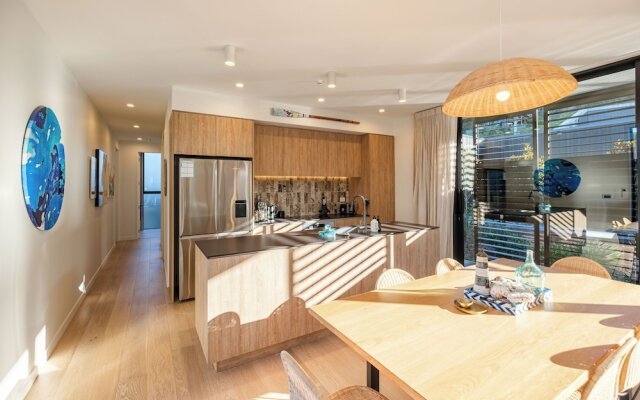 Waiata Beach House - Onetangi Beach