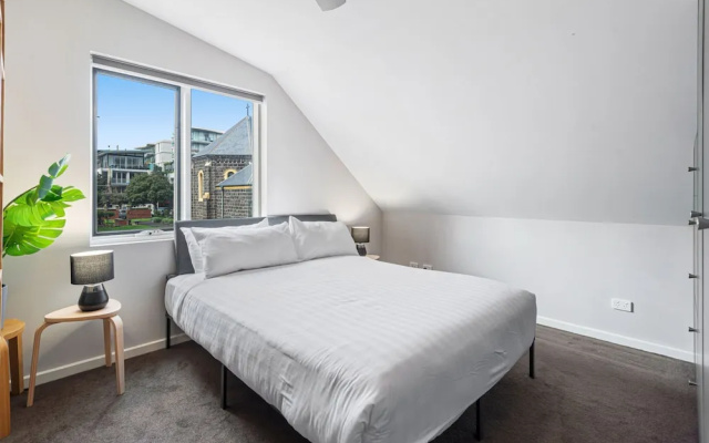Convenient Bayside Living at the Edge of the City – Guest Rooms – Melbourne