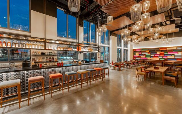 Wink Hotel Tuy Hoa Beach - 24hrs stay & Rooftop Pool Bar