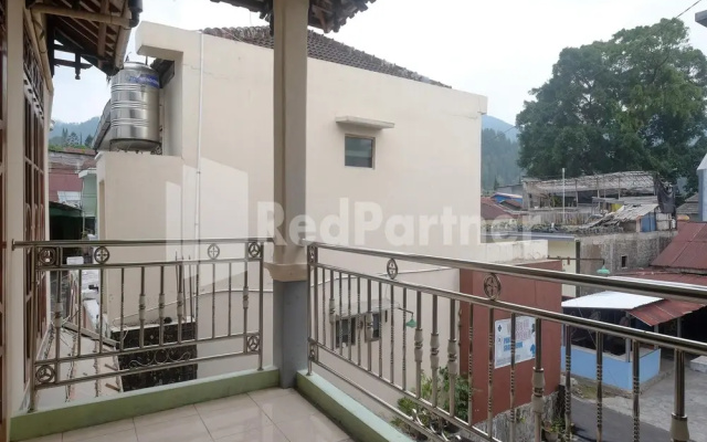 Wisma Giri Mulyo B Near Grojogan Sewu Mitra RedDoorz
