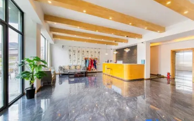 Kangding Qiuming Shanshe Homestay