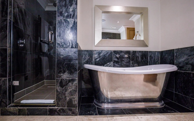 Alexander House And Utopia Spa