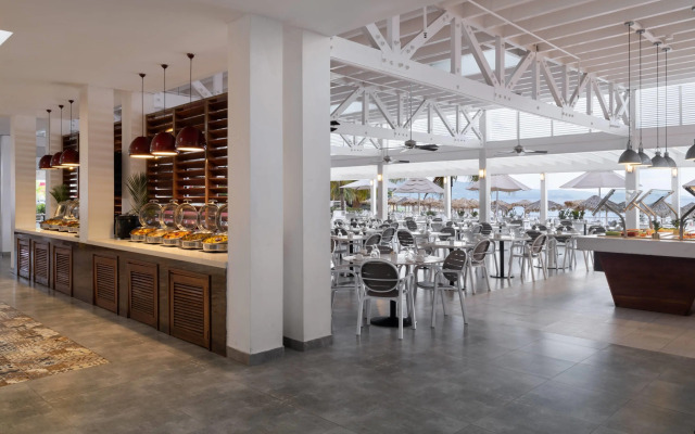 Grand Decameron Cornwall Beach, A Trademark All-Inclusive Resort