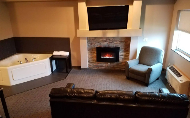 Okoboji Inn & Suites
