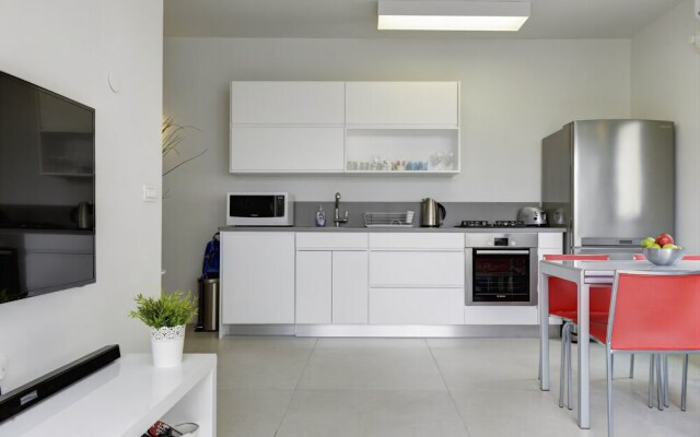 Modern Duplex 3 Bedrooms With A Terrace