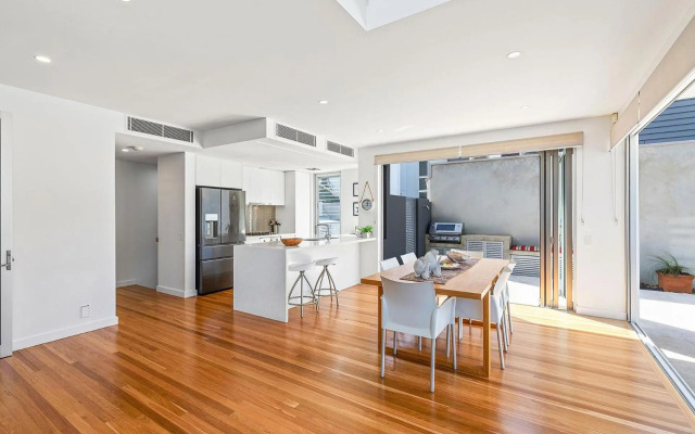 Anna Superbly Stylish Luxury Townhouse