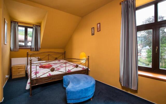 Yellow Ski Apartments